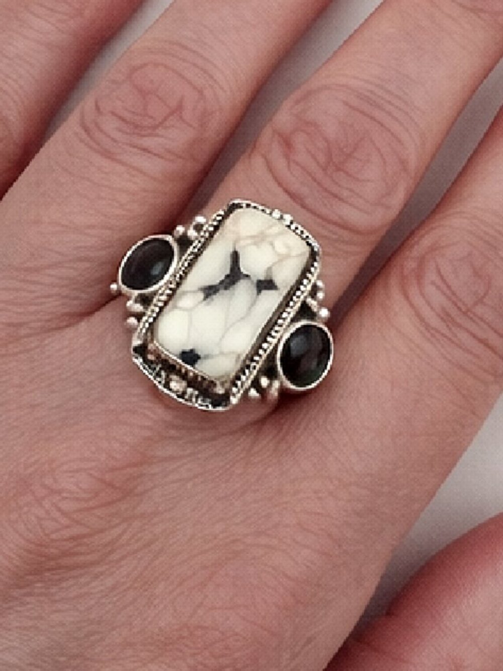 Running Bear White Buffalo Garnet Sterling Silver Ring Size 8.75